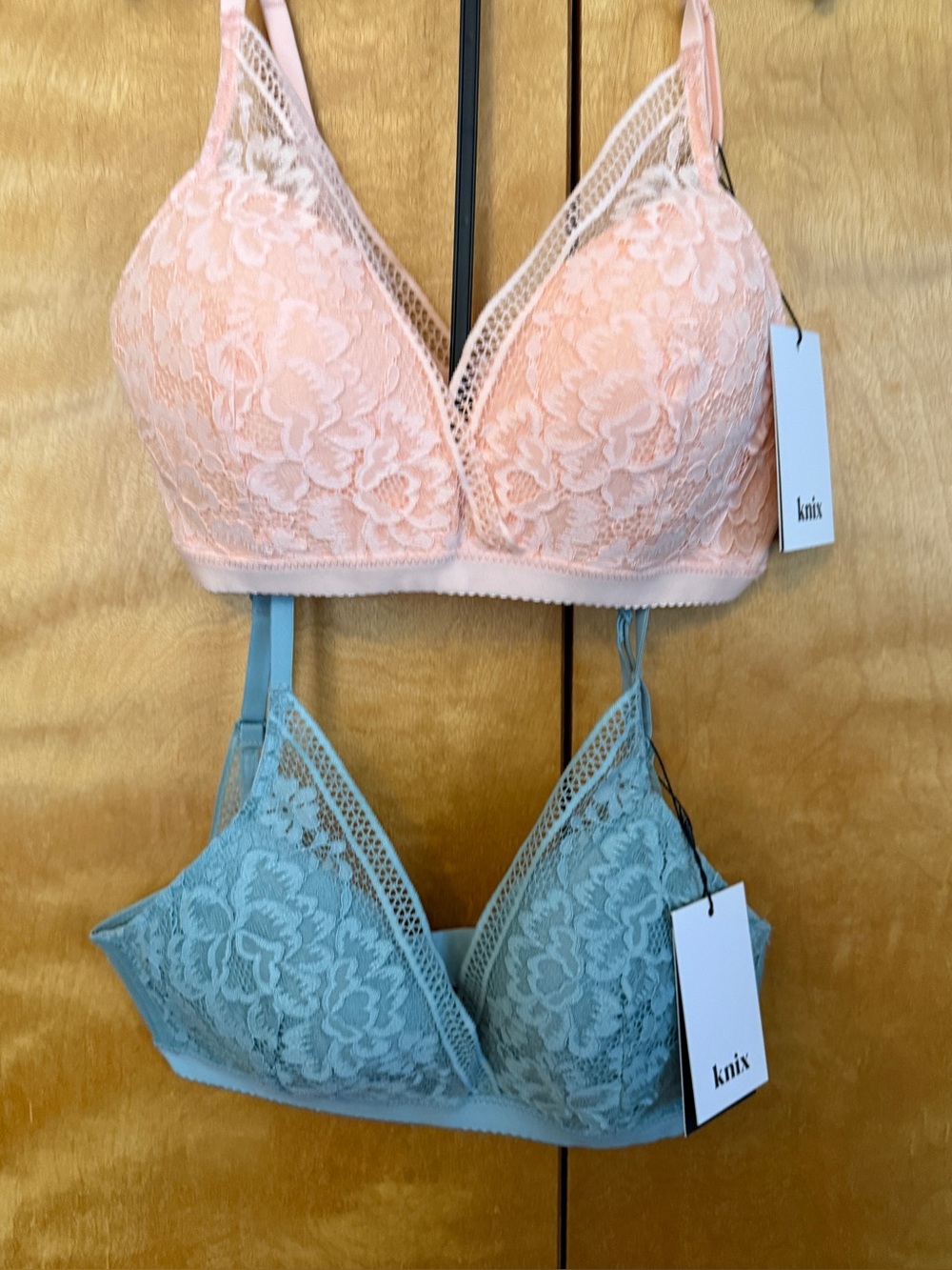 NWT* Bundle KNIX Lace Deep V Wireless Bralette in Sage and honey peach - medium